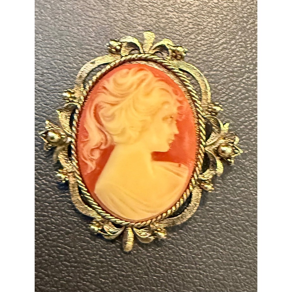 Cameo Carnelian‎ Shell Brooch Pendant Gold Tone Frame Vintage Style Victorian